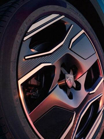 PEUGEOT 3008 PHEV facetgeslepen lichtmetalen velgen