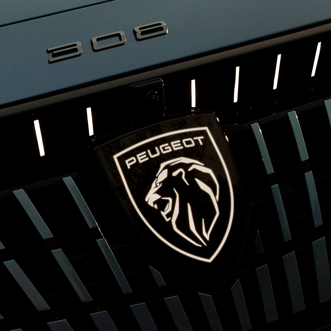 Nieuwe PEUGEOT E-308 SW verlicht embleem