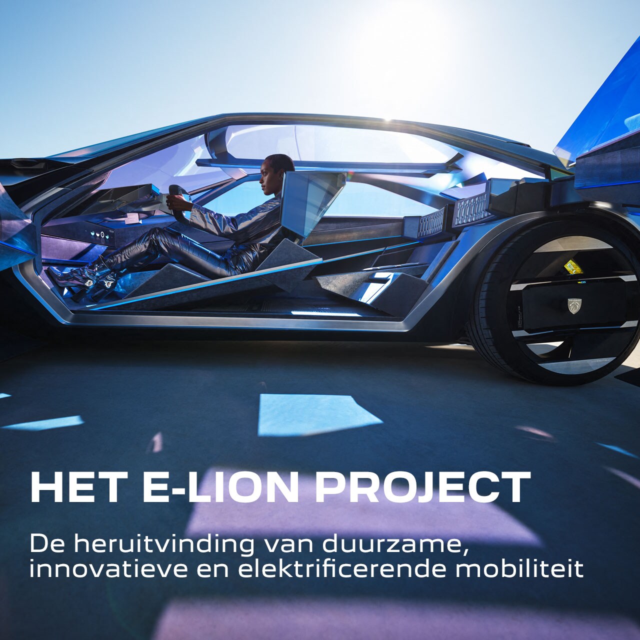 Peugeot Inception-conceptcar met vrouw aan het stuur